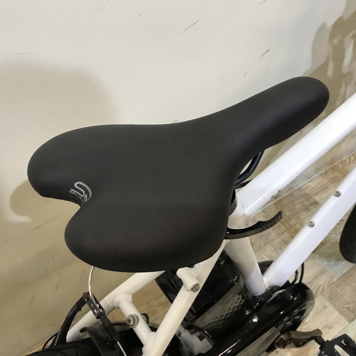 パナソニック ハリヤ ホワイト 26インチ KT124 【中古車】