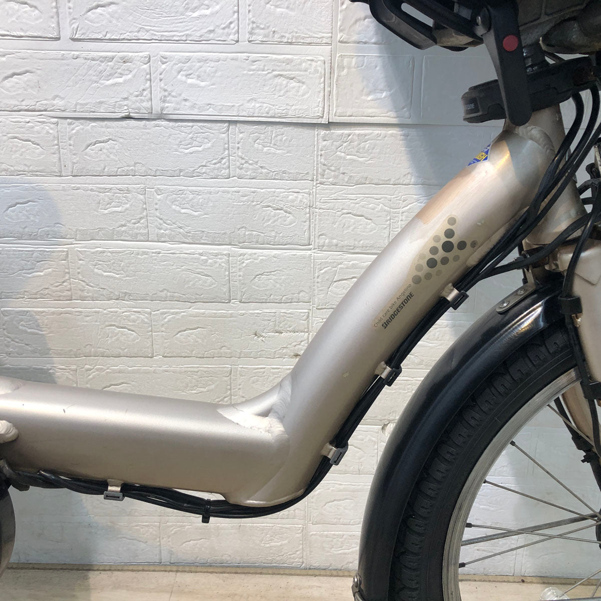 中古電動自転車 新品バッテリー ブリヂストン アンジェリーノ プティット e プレシャスベージュ 20インチ YE053