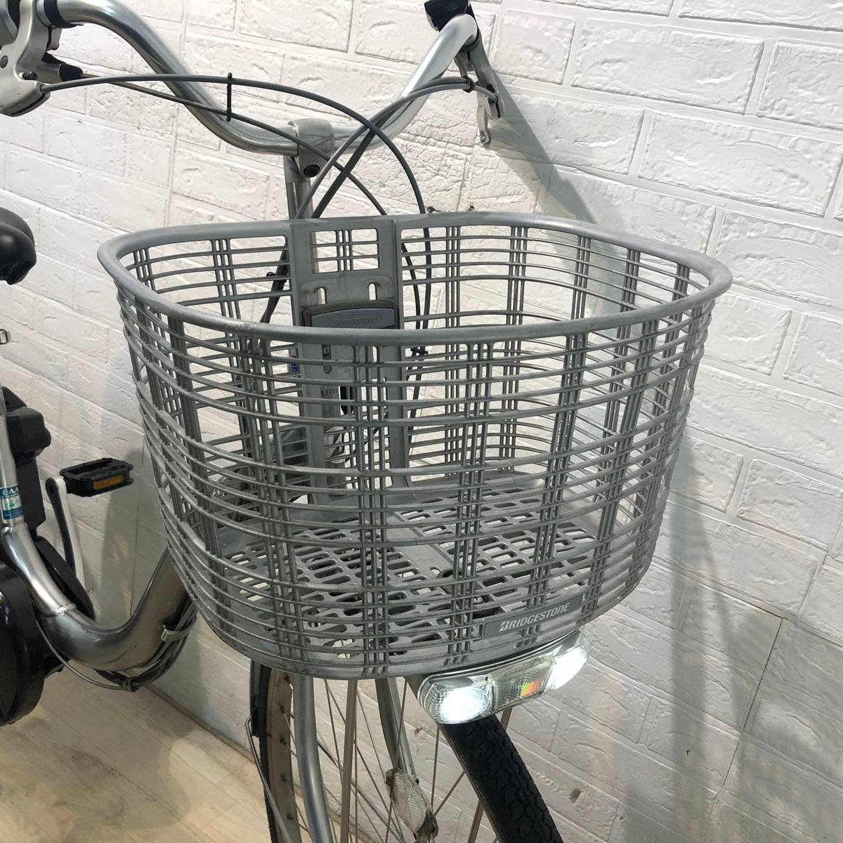 中古電動自転車 ブリヂストン アシスタ ロイヤル シルバー 26インチ YE058 