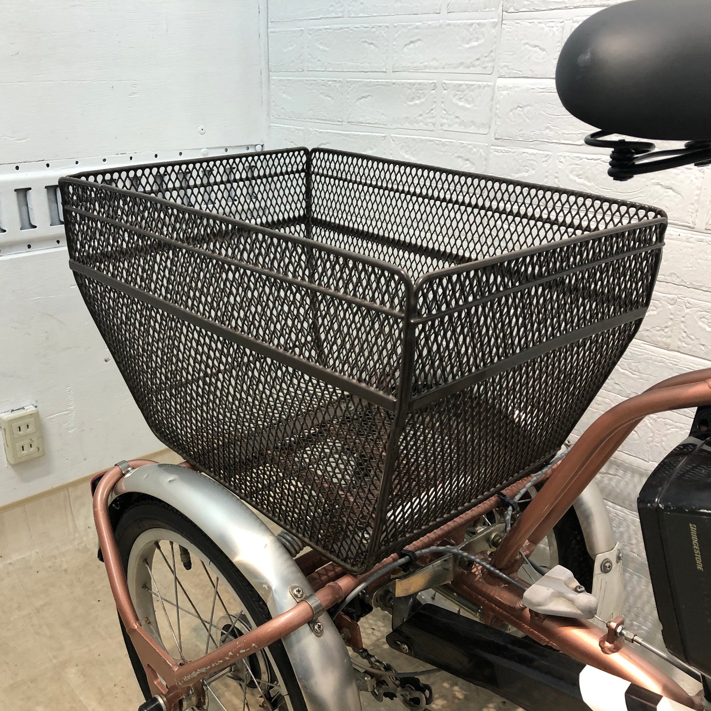 ブリヂストン アシスタワゴン ピンク 前18×後16インチ YN029 【中古車】