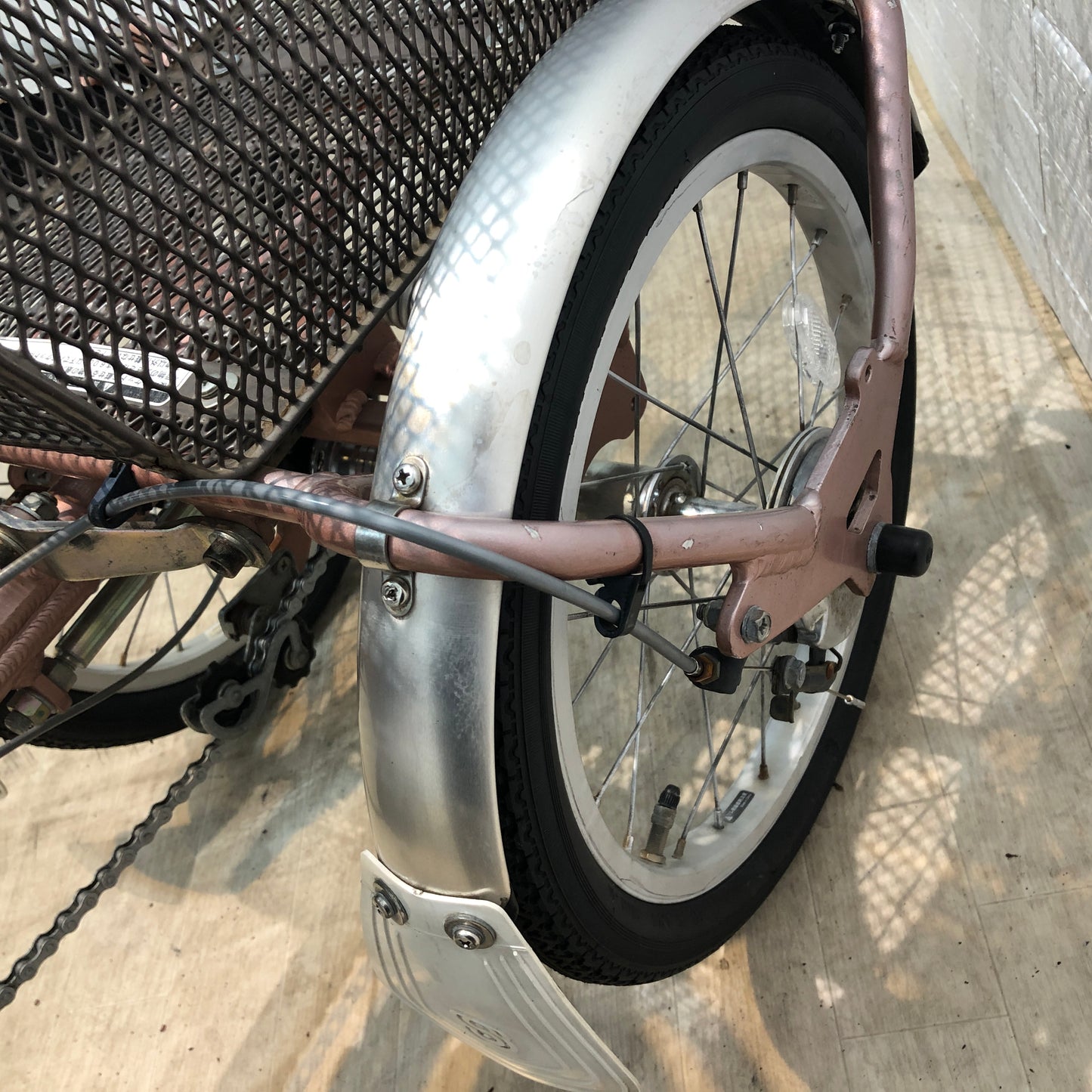 ブリヂストン アシスタワゴン ピンク 前18×後16インチ YN029 【中古車】