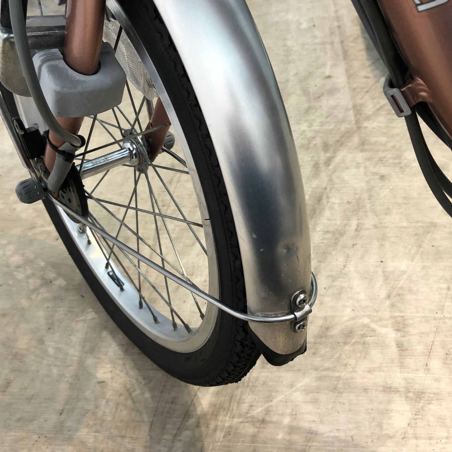 ブリヂストン アシスタワゴン ピンク 前18×後16インチ YN029 【中古車】