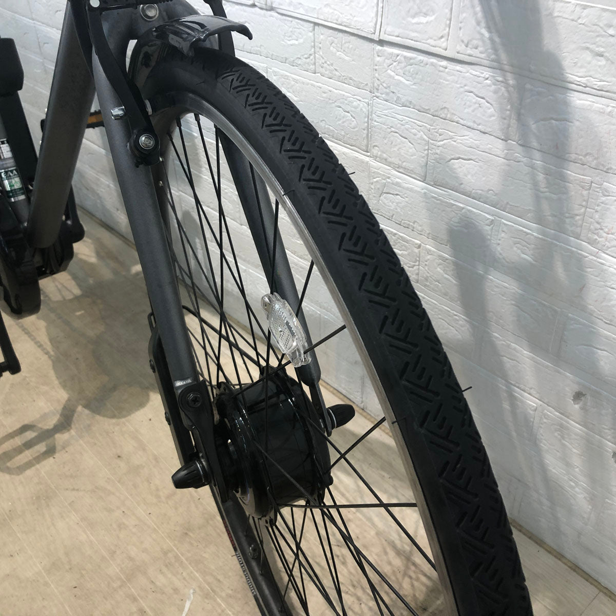 ブリヂストン TB1e グレー 27インチ SR378Y 【中古車】