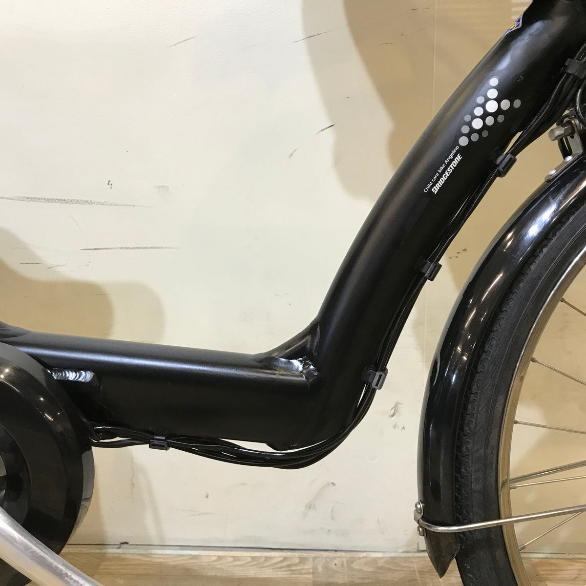ブリヂストン アンジェリーノ e ブラック 前22×後26インチ KY071【中古車】