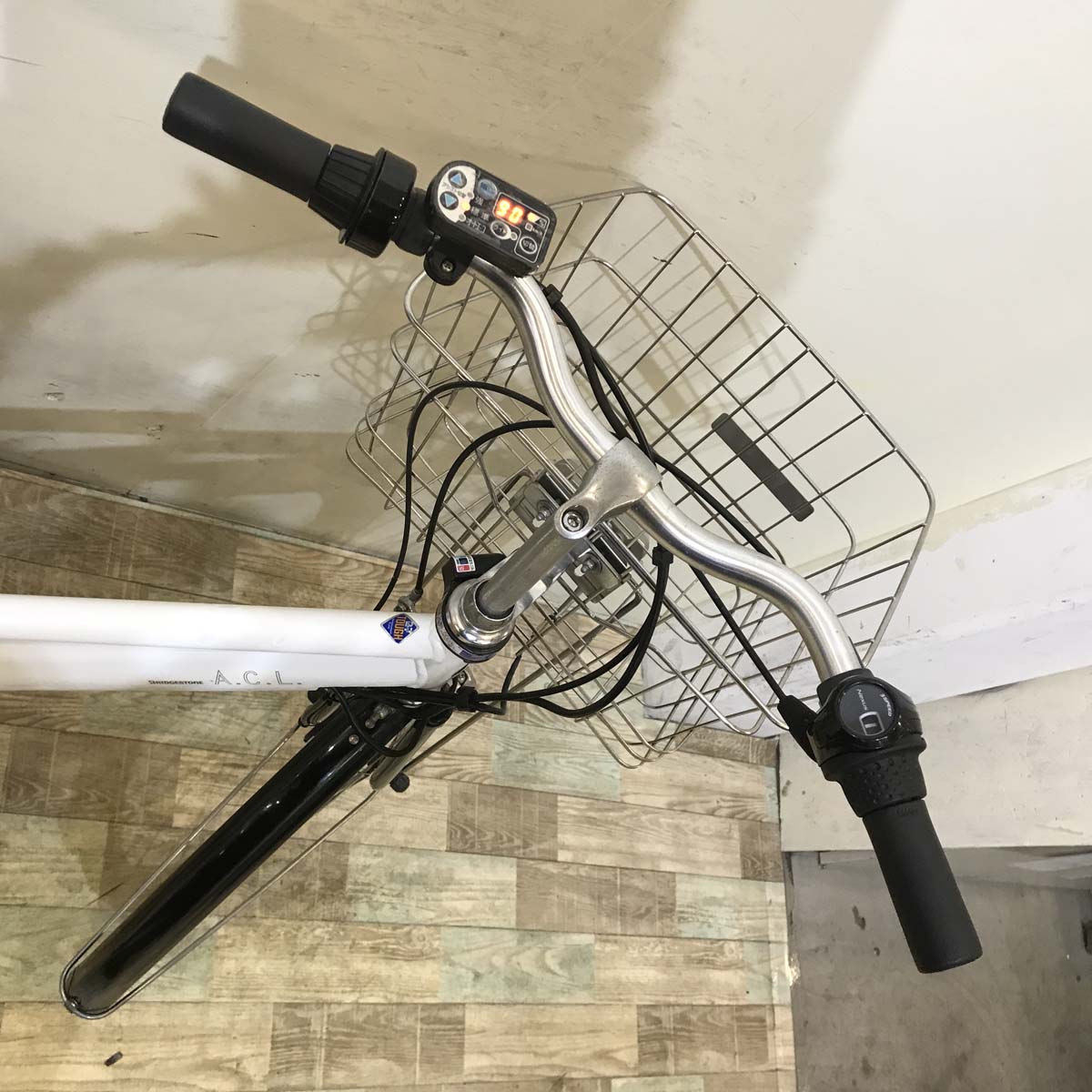 ブリヂストン ACL ホワイト 27インチ KD047【中古車】