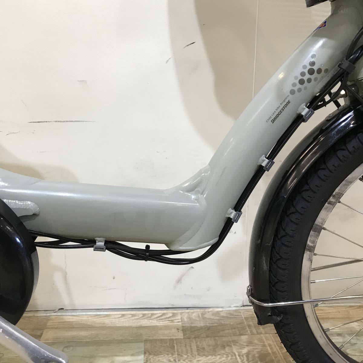 ブリヂストン アンジェリーノ プティット e グレー 20インチ KU004【中古車】