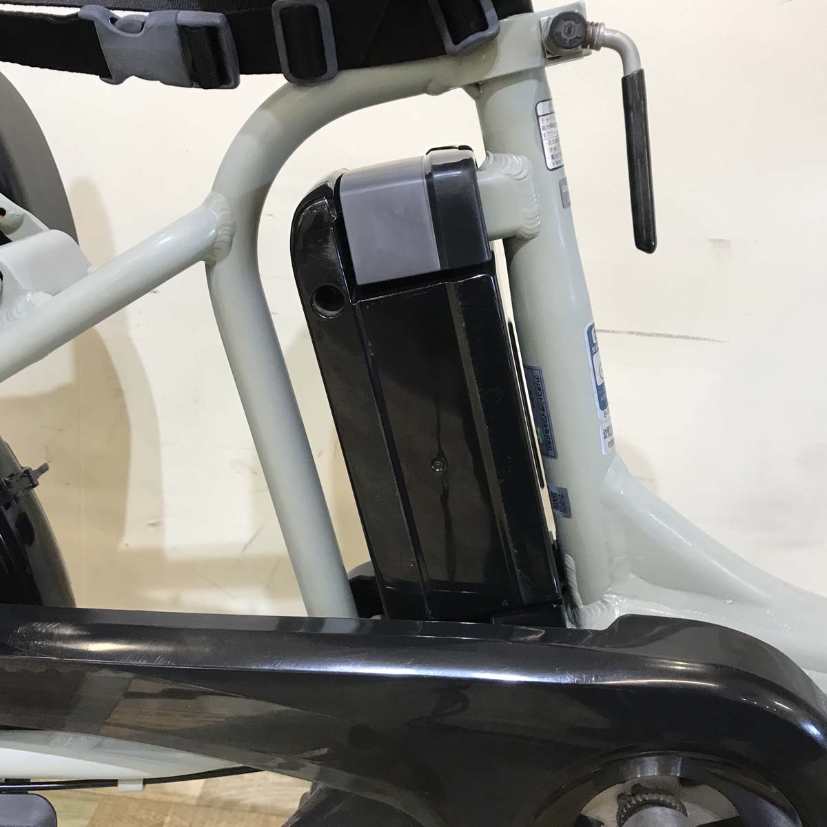 ブリヂストン アンジェリーノ プティット e グレー 20インチ KU004【中古車】
