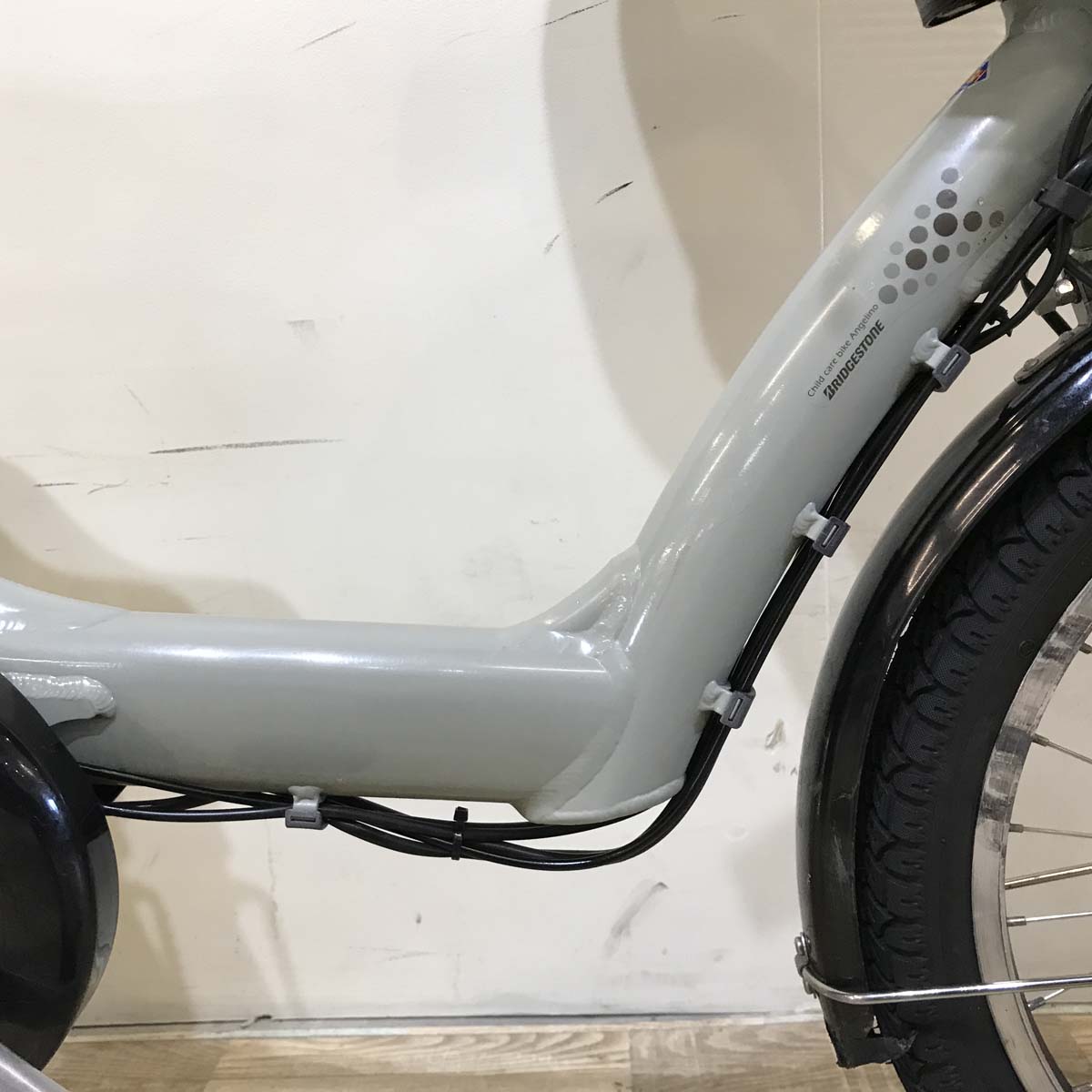 ブリヂストン アンジェリーノ プティット e グレー 20インチ KU004【中古車】