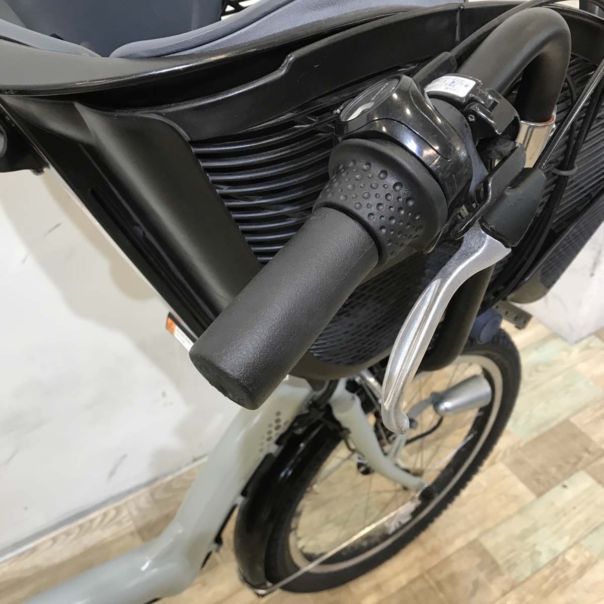 ブリヂストン アンジェリーノ プティット e グレー 20インチ KU004【中古車】