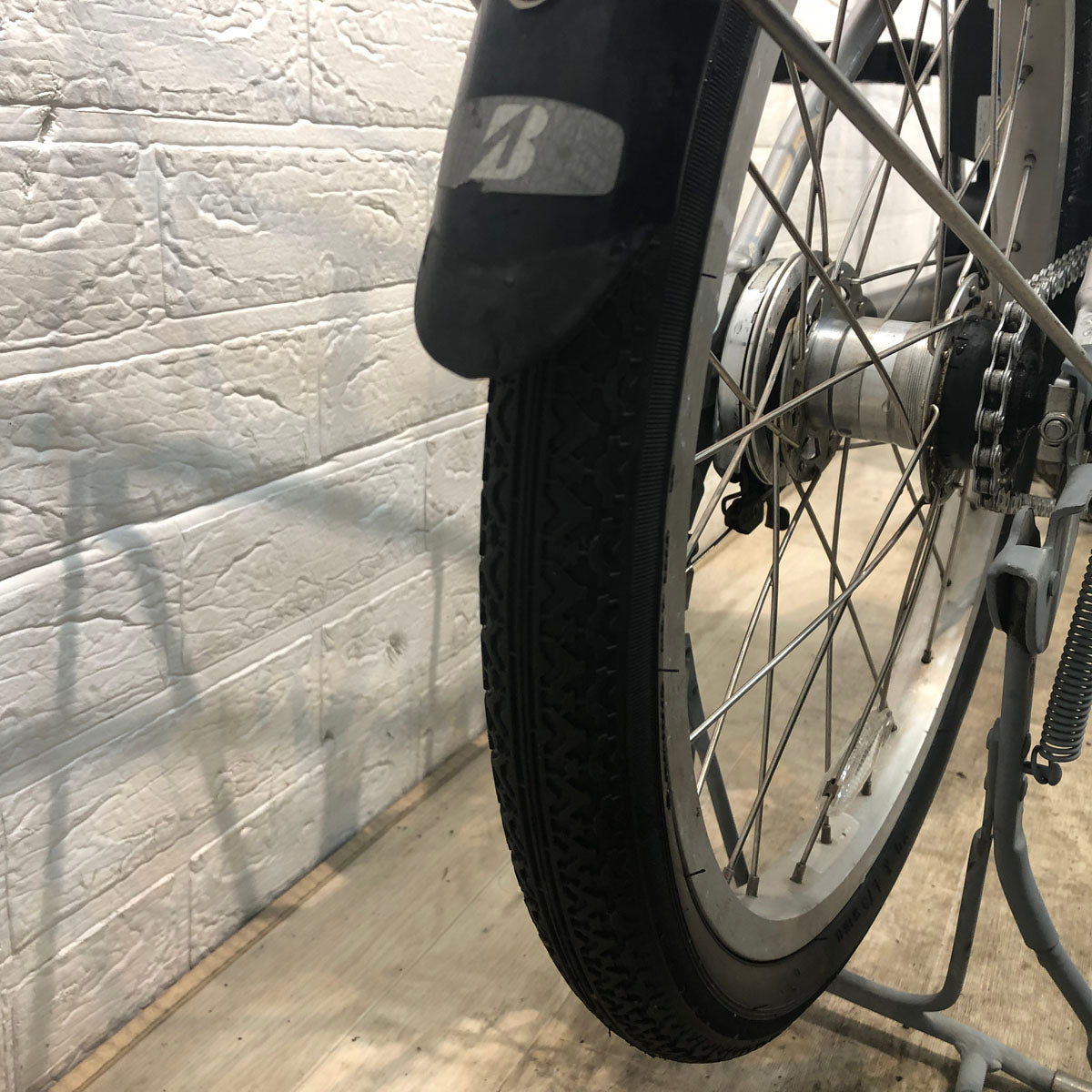 ブリヂストン アシスタ ユニ プレミア シルバー 20インチ YE092 【中古車】