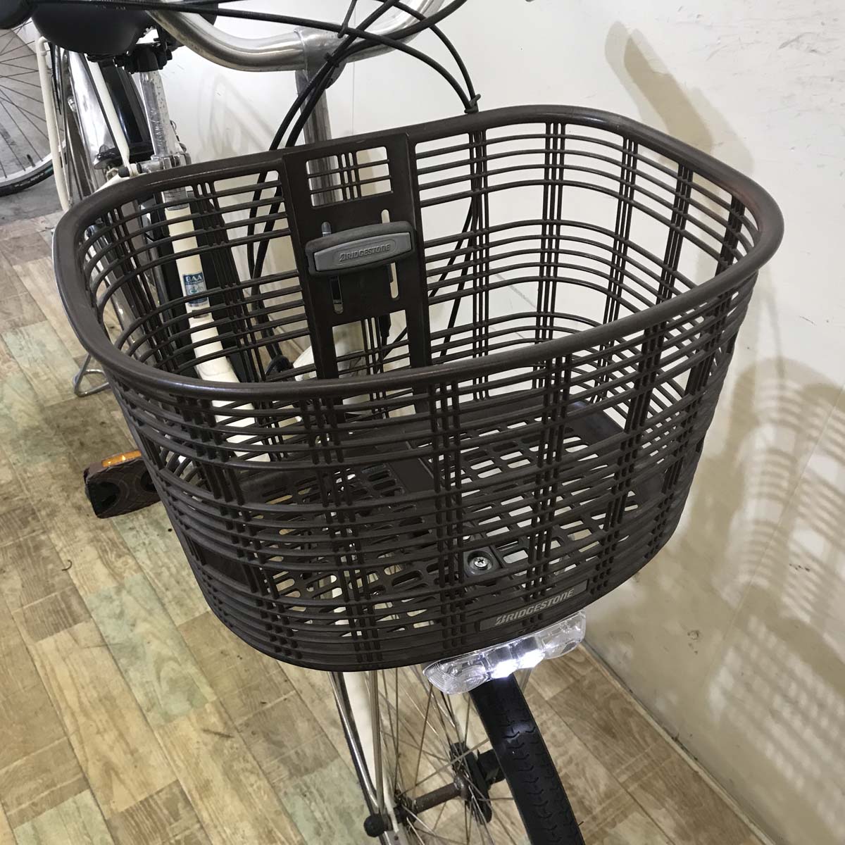 中古電動自転車 ブリヂストン アシスタ DX アイボリーホワイト 26インチ KD057