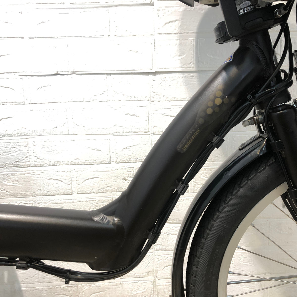 ブリヂストン アンジェリーノ プティット e ブラウン 20インチ YS038【中古車】