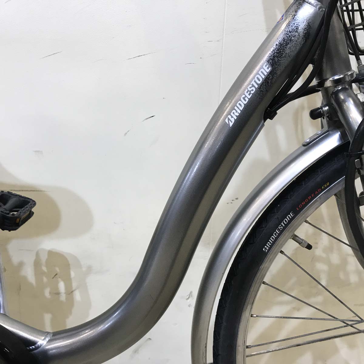 ブリヂストン フロンティア シルバー 26インチ KU036  【中古車】