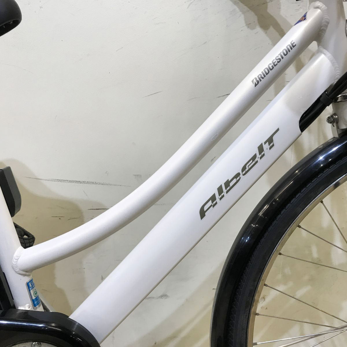 ブリヂストン アルベルトe（デュアルドライブ） ホワイト 27インチ KI047 【中古車】