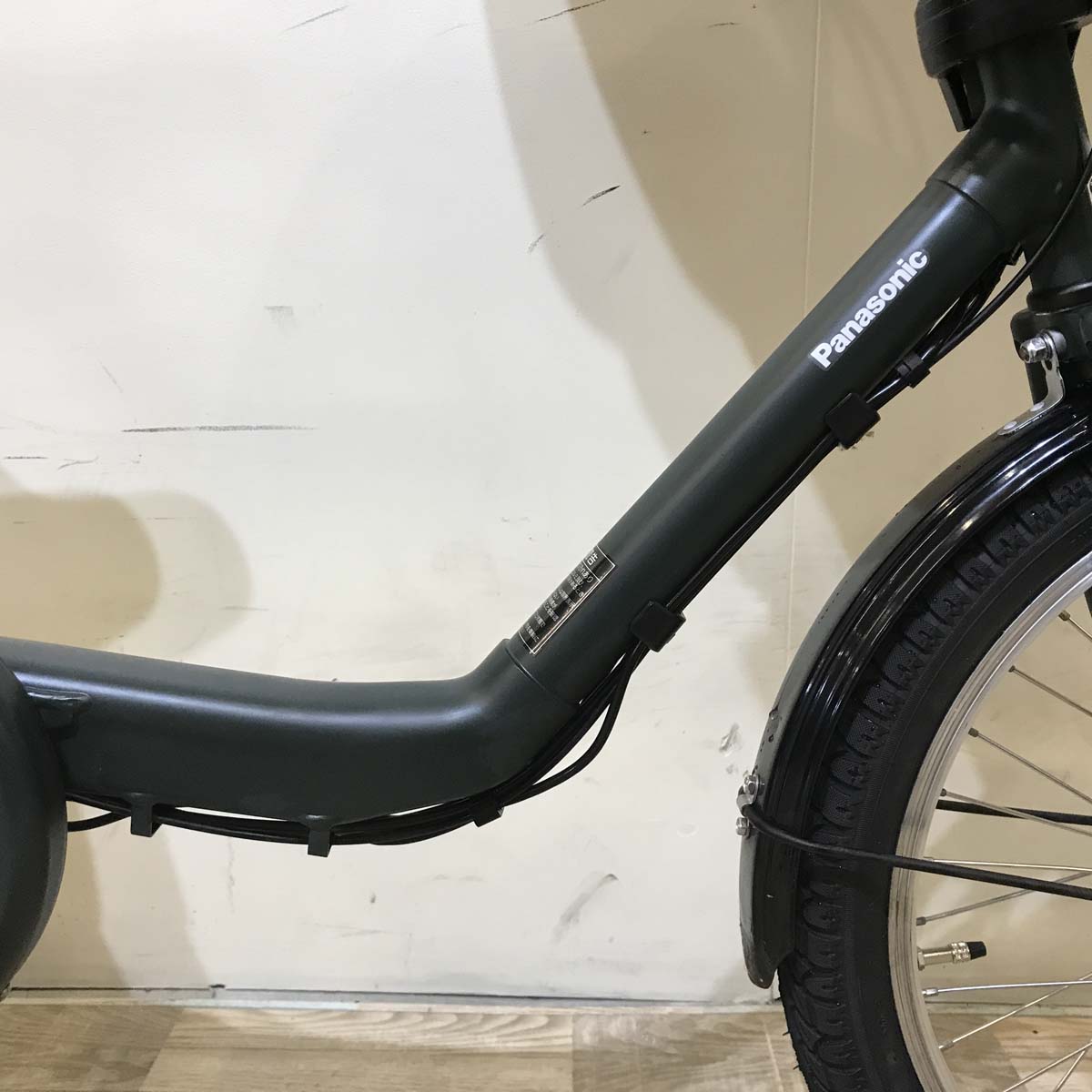 パナソニック ギュット ミニ DX カーキ 20インチ KU063【中古車】