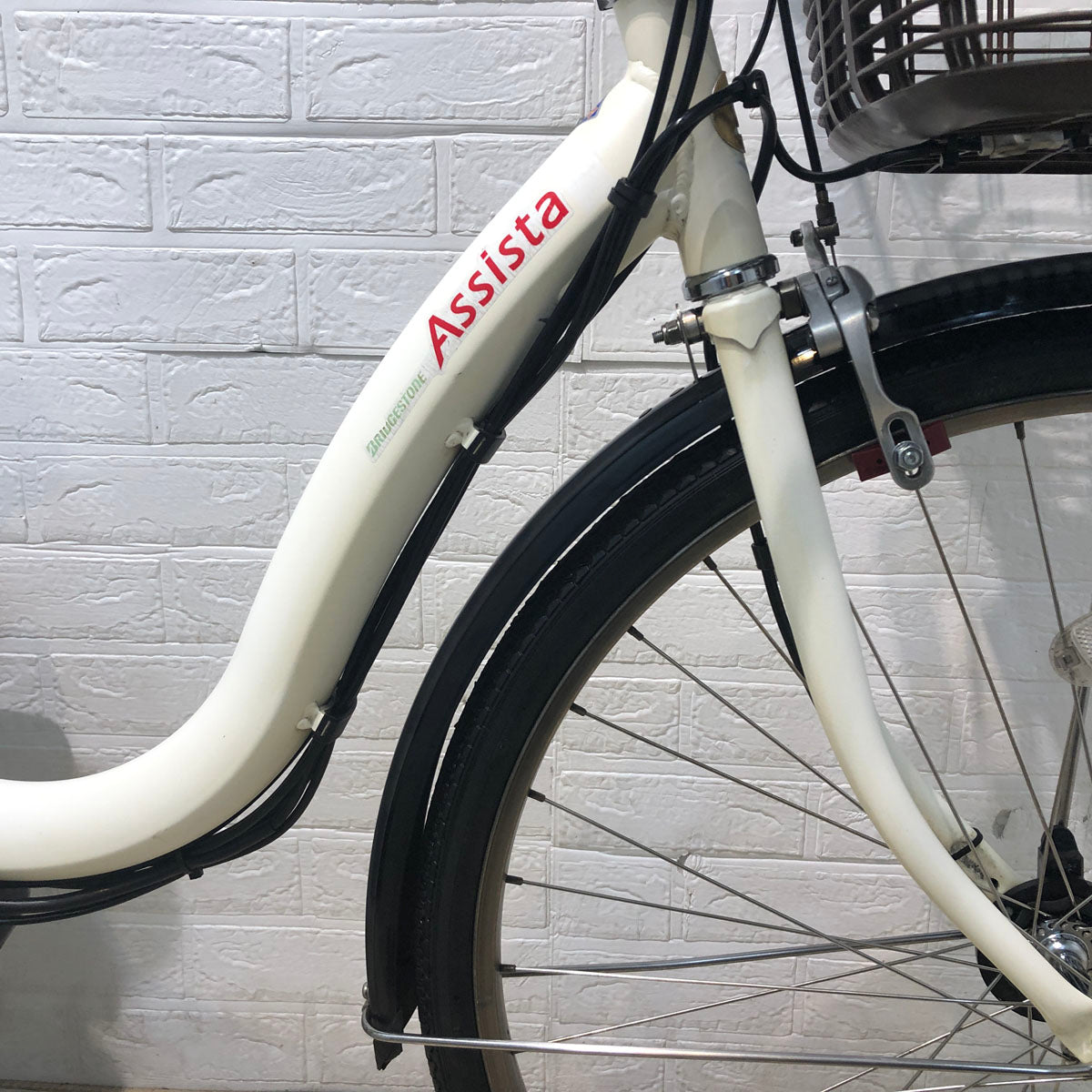 ブリヂストン アシスタ ホワイト 26インチ YX077 【中古車】