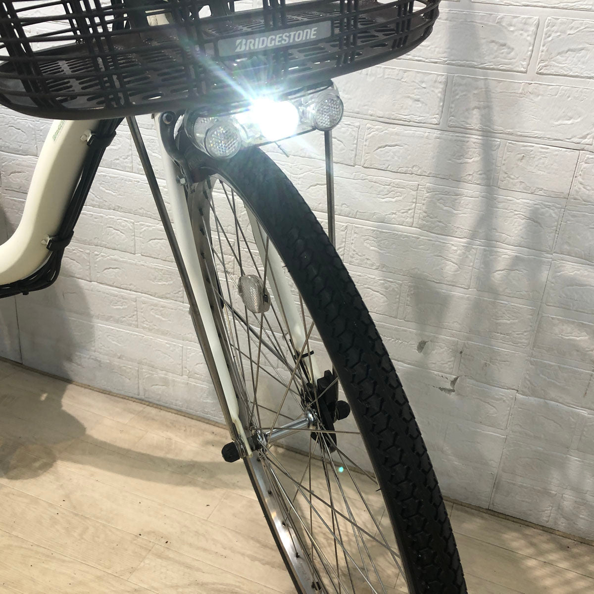 ブリヂストン アシスタ ホワイト 26インチ YX077 【中古車】