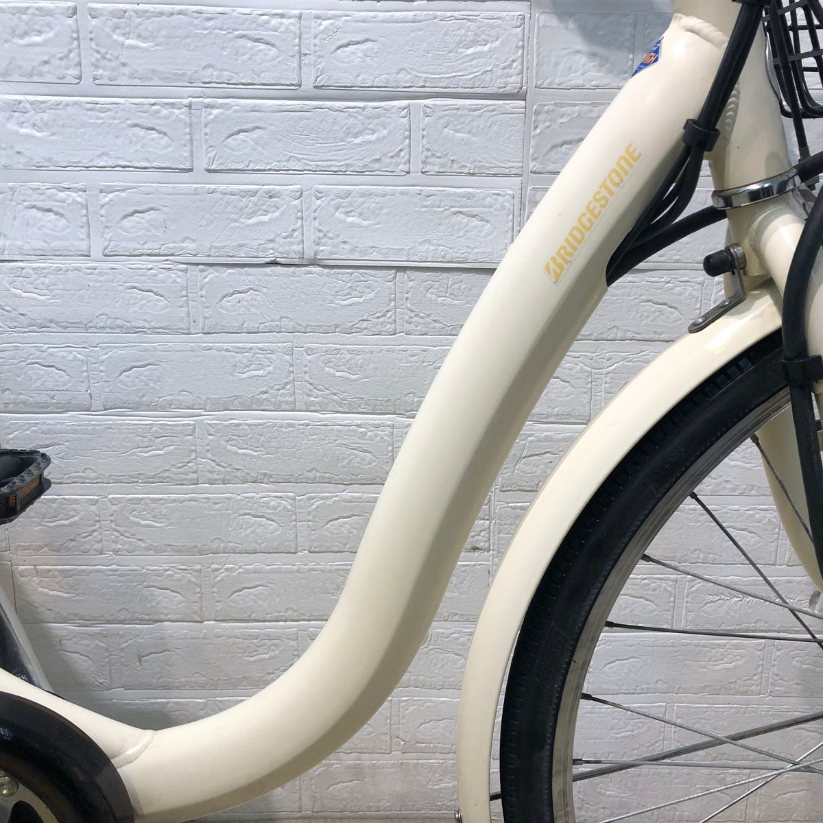 ブリヂストン フロンティア クリームアイボリー 26インチ YX098 【中古車】