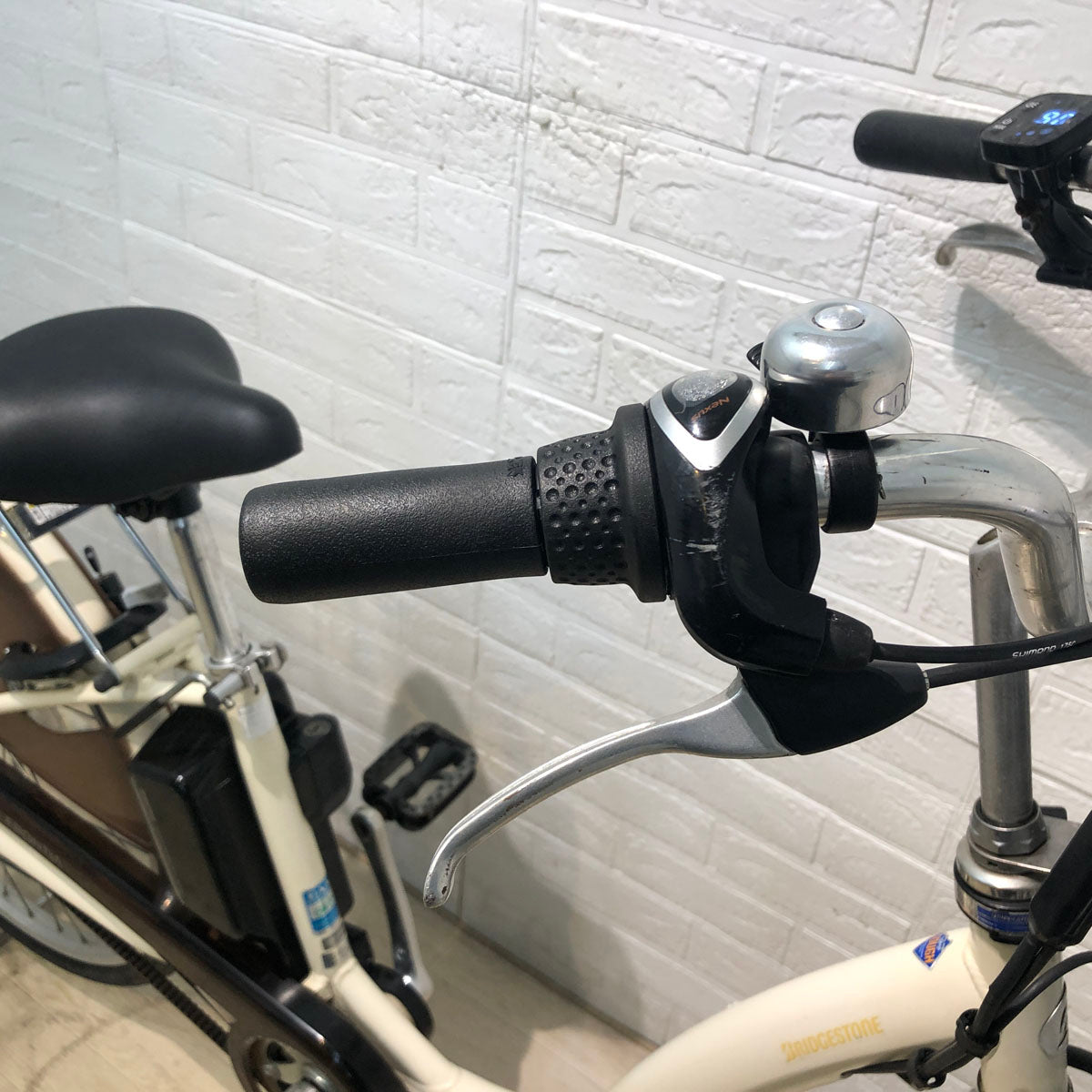 ブリヂストン フロンティア クリームアイボリー 26インチ YX098 【中古車】