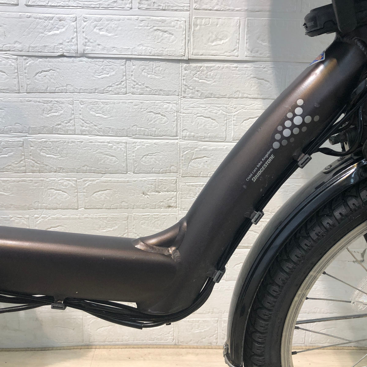 ブリヂストン アンジェリーノ プティット e ブラウン 20インチ YX105【中古車】