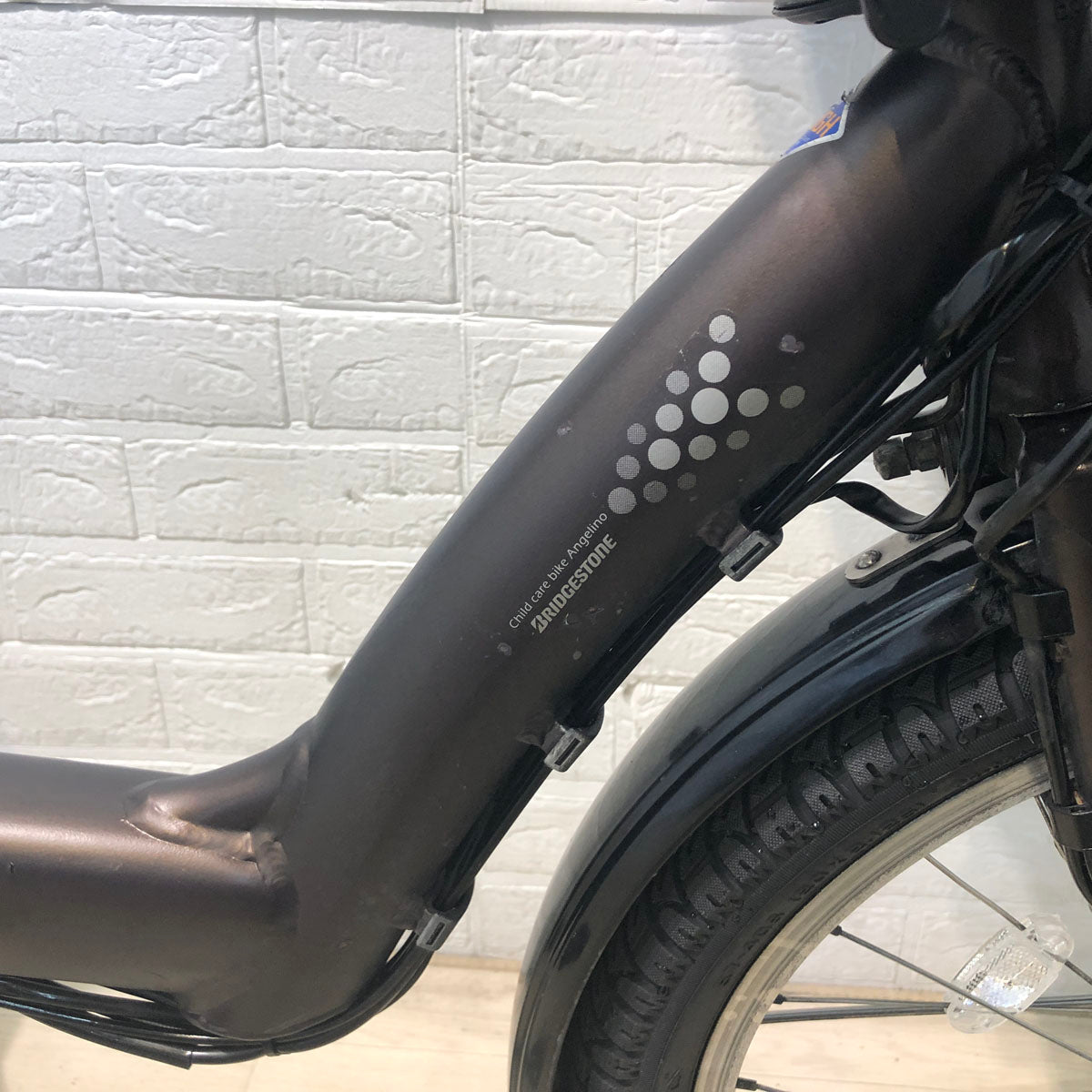 ブリヂストン アンジェリーノ プティット e ブラウン 20インチ YX105【中古車】