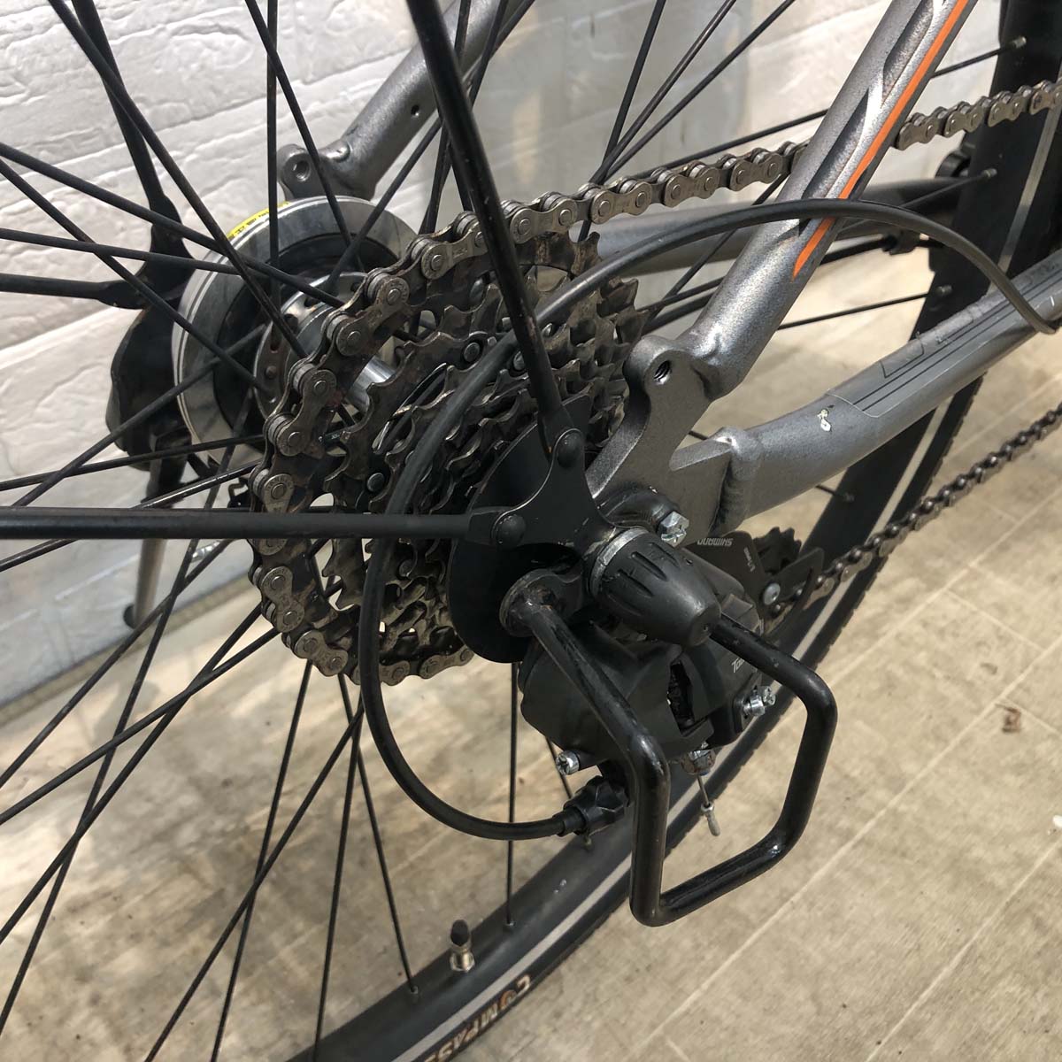 ブリヂストン TB1e グレー 27インチ SR424Y 【中古車】