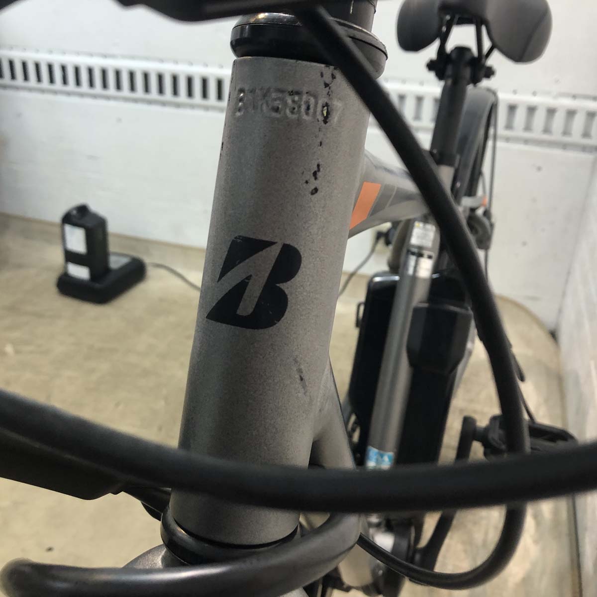 中古電動自転車 ブリヂストン TB1e グレー 27インチ SR424Y 