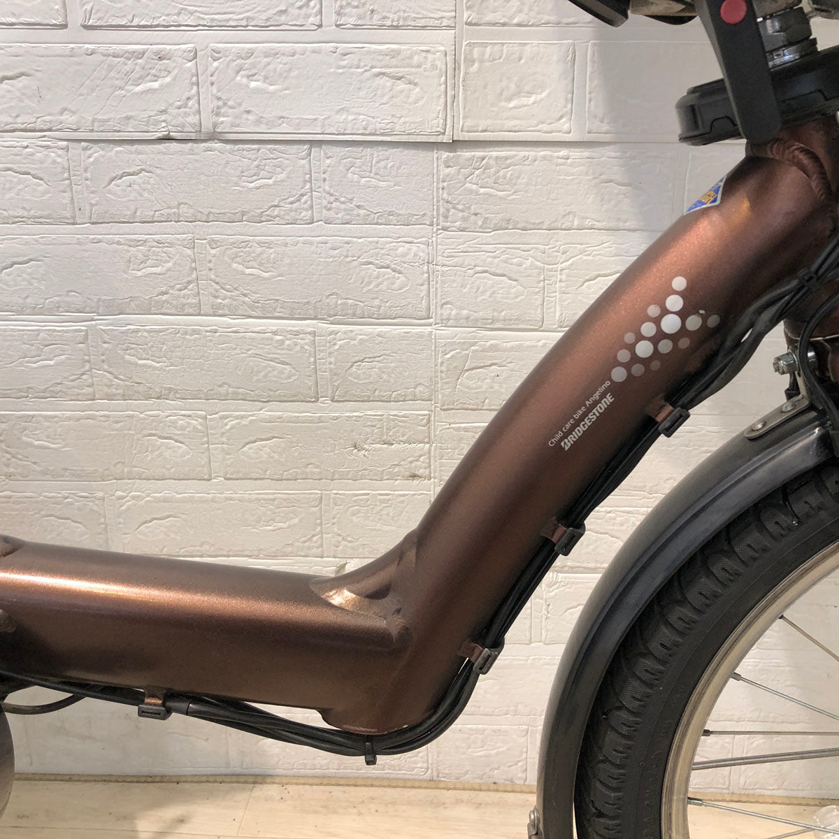 ブリヂストン アンジェリーノ プティット e ブラウン 20インチ YA008【中古車】