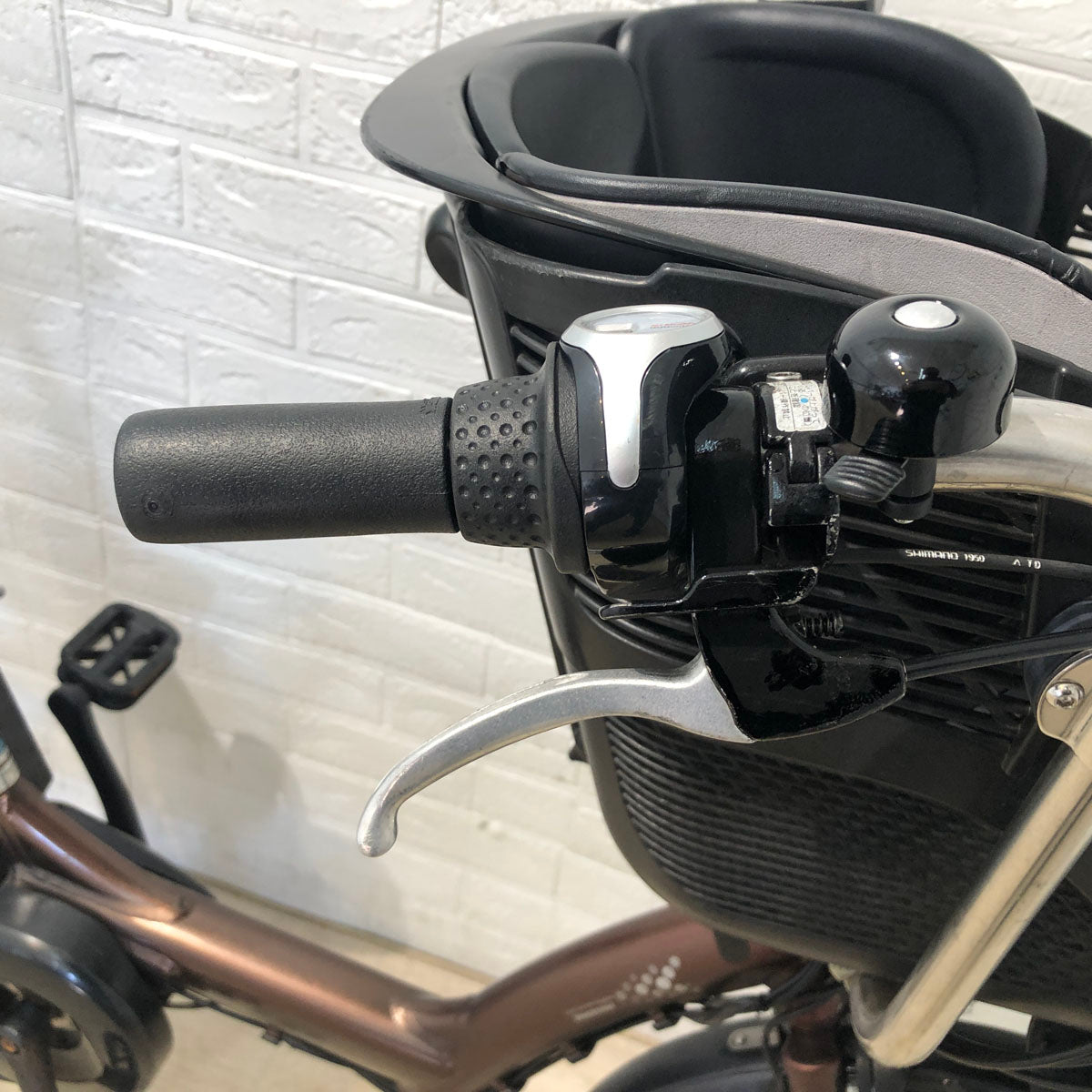 ブリヂストン アンジェリーノ プティット e ブラウン 20インチ YA008【中古車】