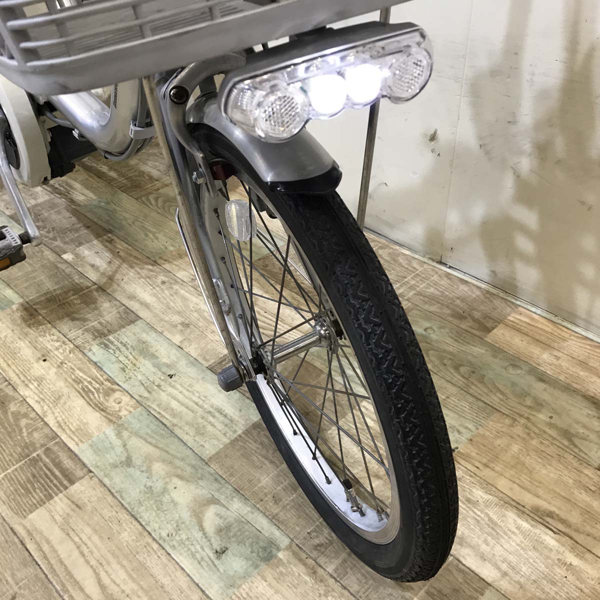 ブリヂストン アシスタ ワゴン シルバー 前18×後16インチ KV001【中古 