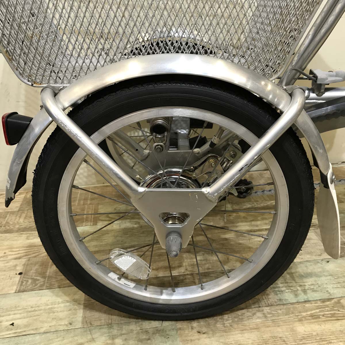 ブリヂストン アシスタ ワゴン シルバー 前18×後16インチ KV001【中古 