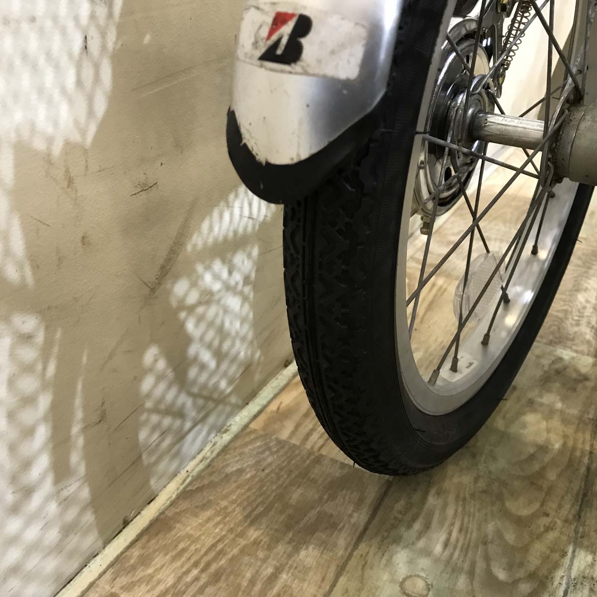 ブリヂストン アシスタ ワゴン シルバー 前18×後16インチ KV001【中古