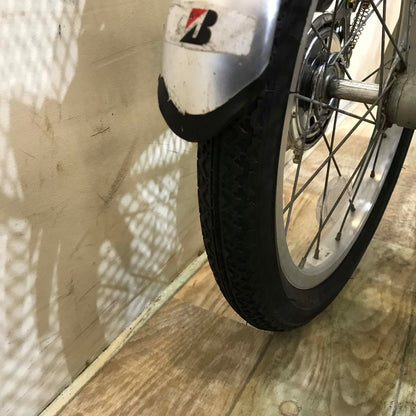 ブリヂストン アシスタ ワゴン シルバー 前18×後16インチ KV001【中古車】