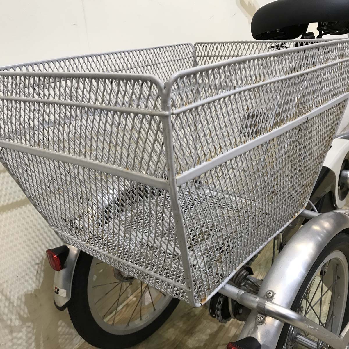 ブリヂストン アシスタ ワゴン シルバー 前18×後16インチ KV001【中古車】