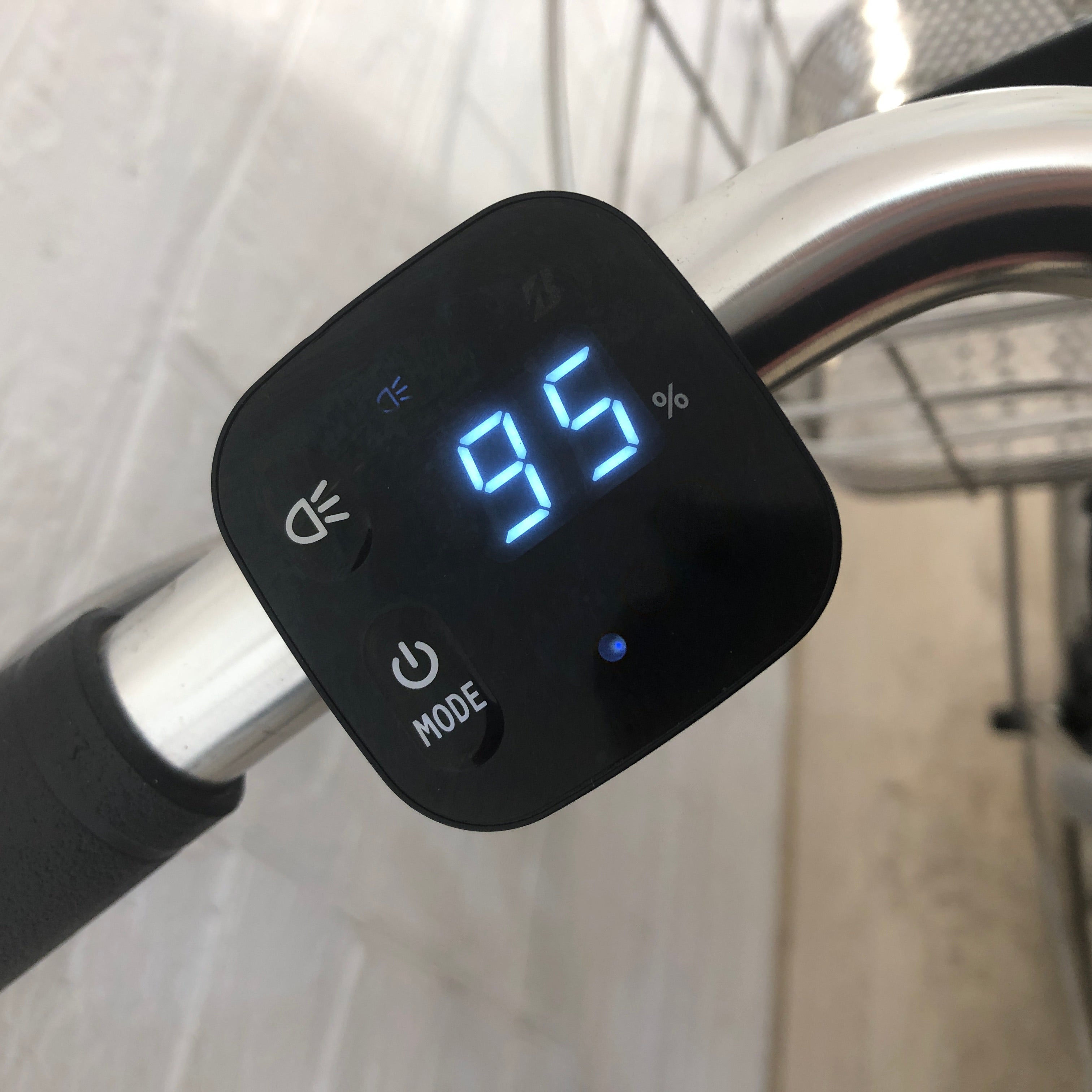 兵庫県尼崎市発送不可　アルベルトe　27インチ　充電器無し　後タイヤ新品 兵庫県尼崎市発送不可 アルベルトe 27インチ 充電器無し 後