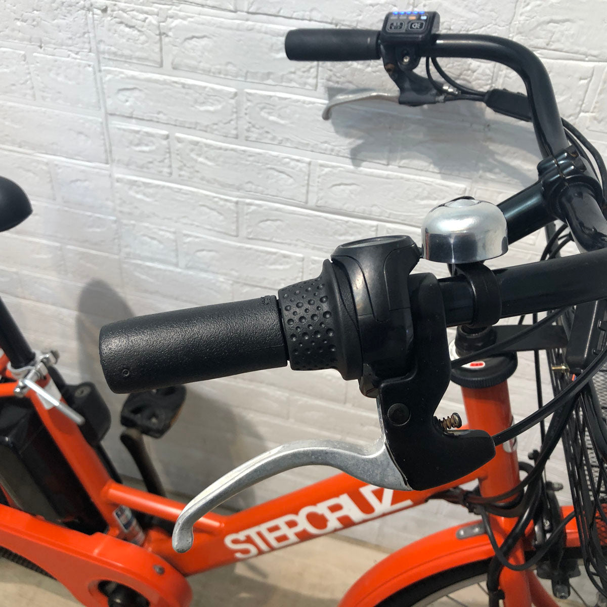 整備済☆送料込！ブリヂストン ステップクルーズe 26インチ 電動アシスト中古車 ブリヂストン ステップクルーズ e カーキ 26インチ KQ137 【中古