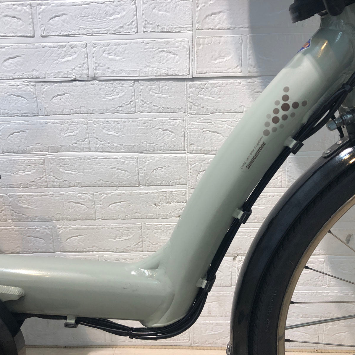 ブリヂストン アンジェリーノ POSH ピジョングレー 前22×後26インチ YT110【中古車】