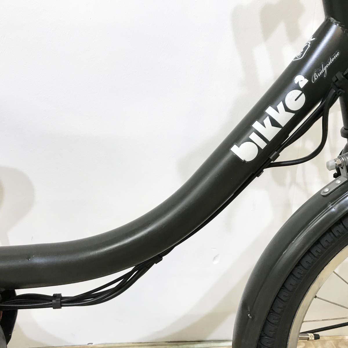 ブリヂストン ビッケ2e カーキ 20インチ KJ049 【中古車】