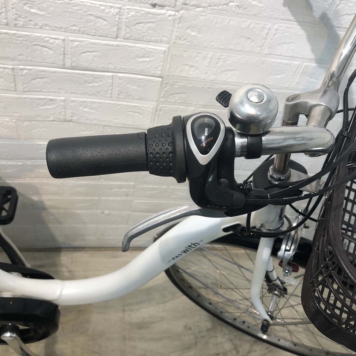 中古電動自転車 ヤマハ PAS With パス ウィズ ホワイト 26インチ YF136 