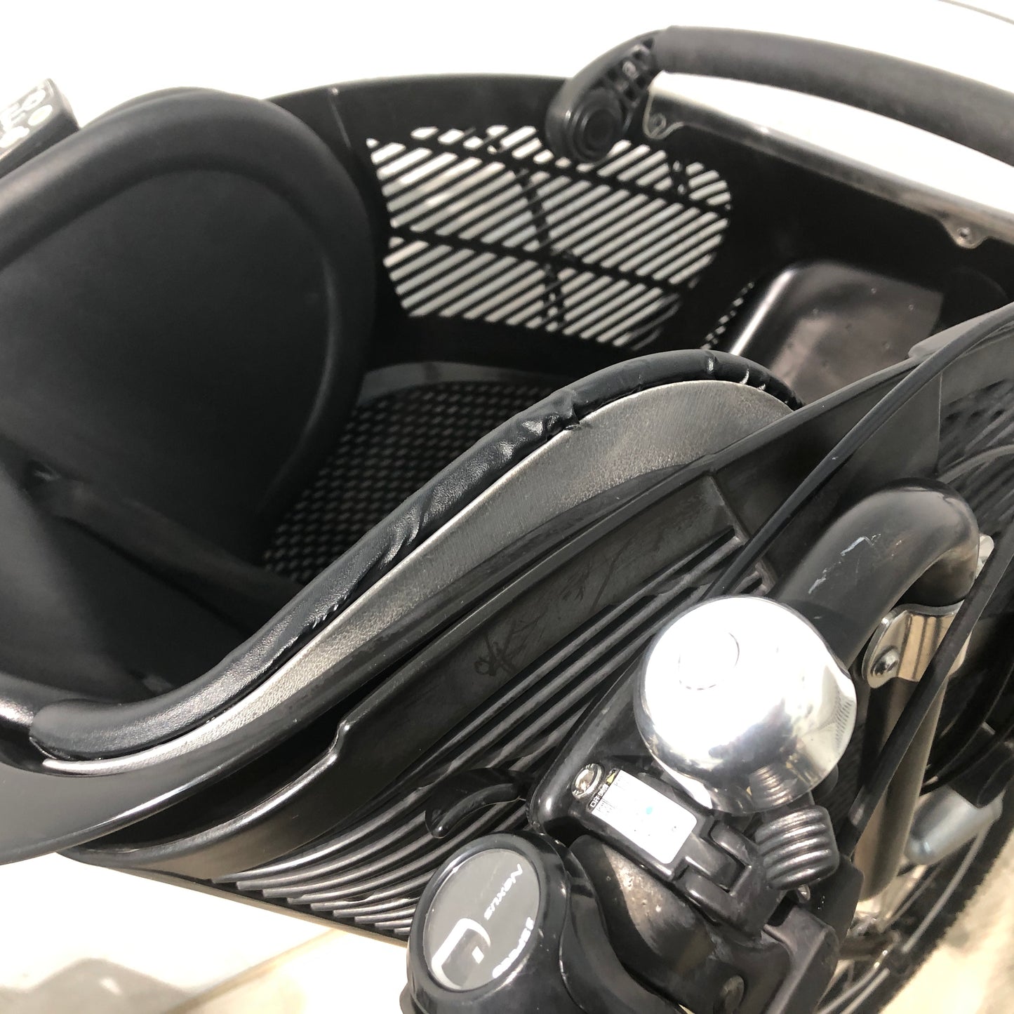ブリヂストン アンジェリーノ プティット e ブラック 20インチ YO074【中古車】