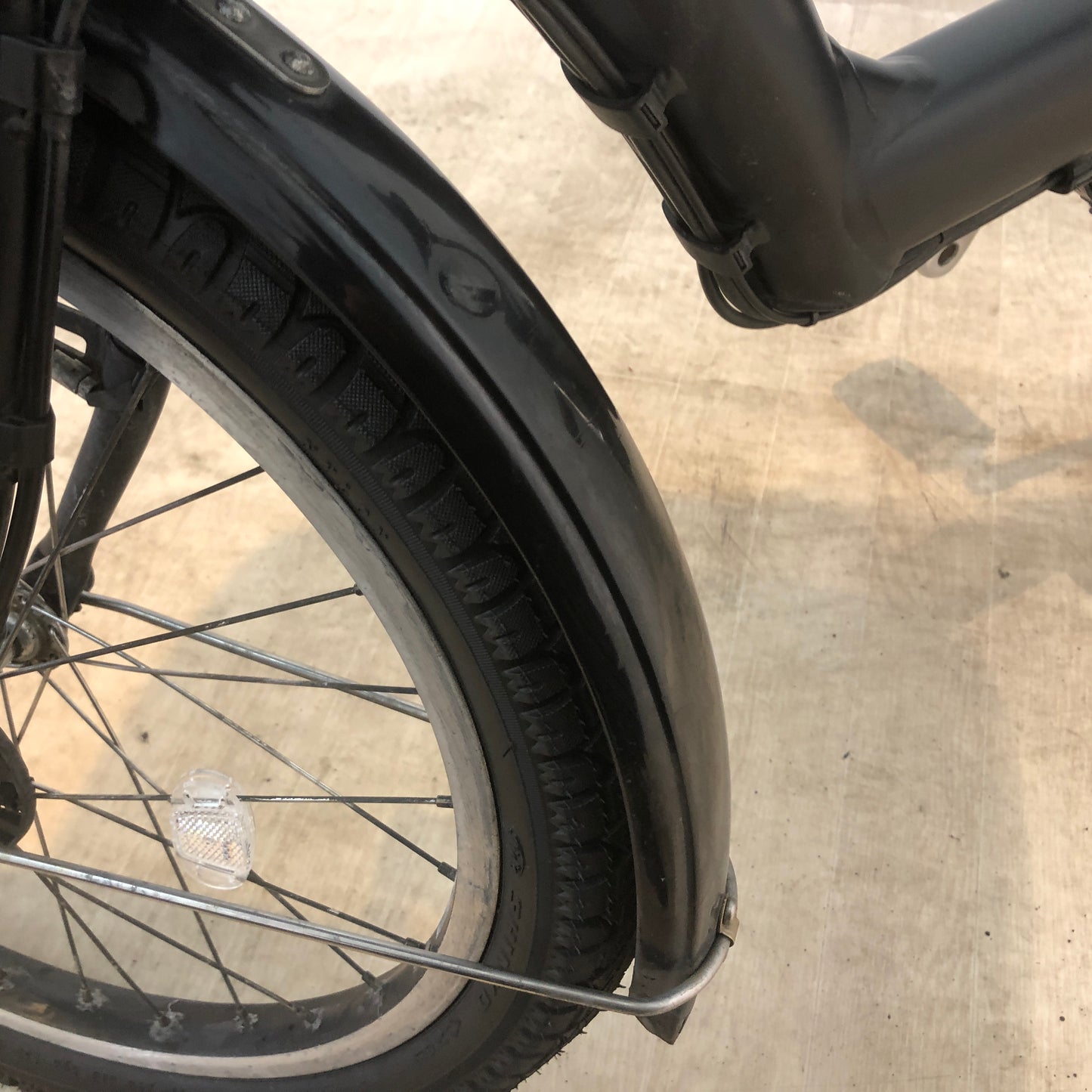 ブリヂストン アンジェリーノ プティット e ブラック 20インチ YO074【中古車】