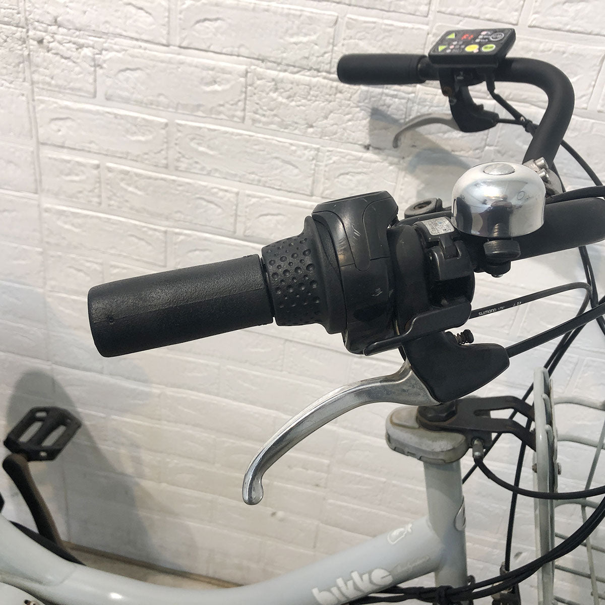 中古電動自転車 ブリヂストン ビッケモブe グレー 20インチ YG004