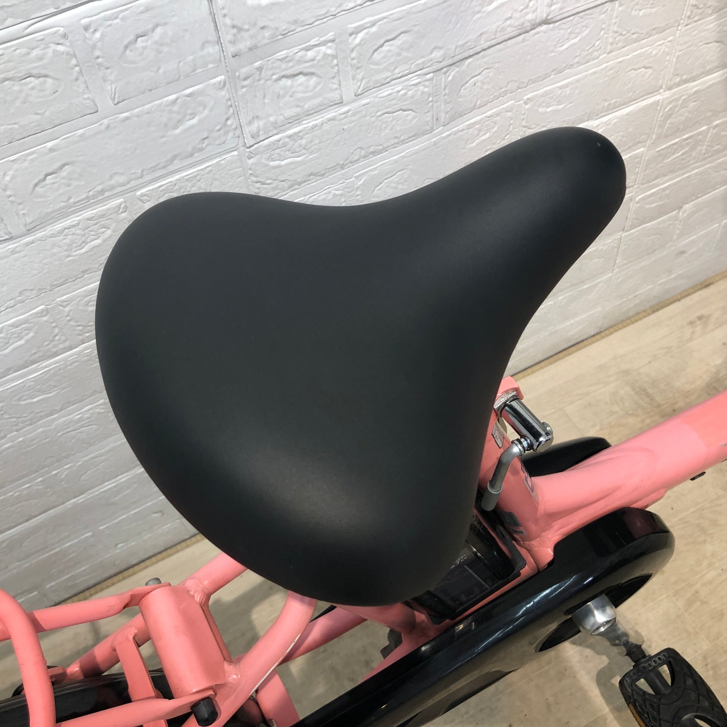 ブリヂストン アンジェリーノ プティット e ピンク 20インチ YO076【中古車】