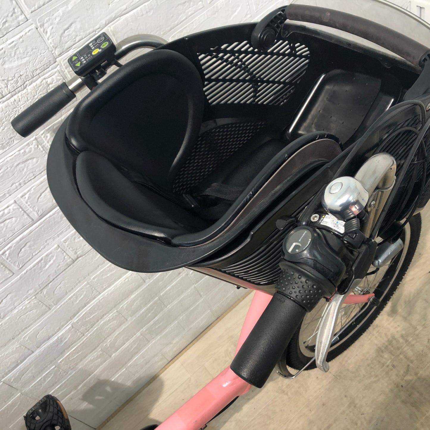 ブリヂストン アンジェリーノ プティット e ピンク 20インチ YO076【中古車】