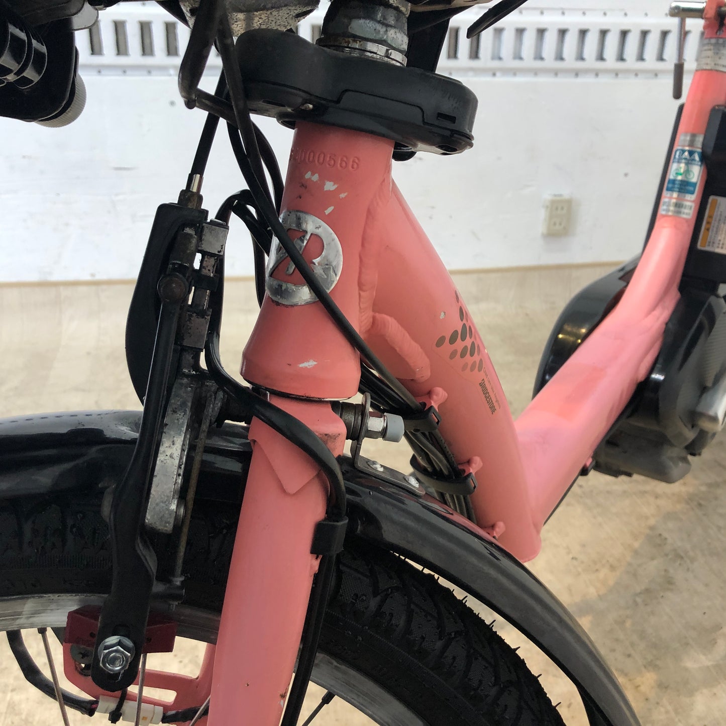 ブリヂストン アンジェリーノ プティット e ピンク 20インチ YO076【中古車】