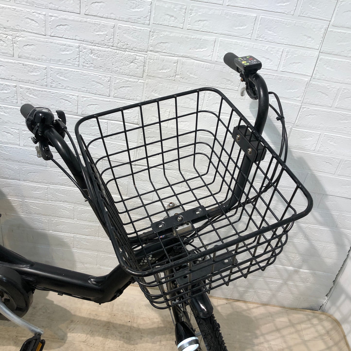 ブリヂストン アンジェリーノ プティット e ブラック 20インチ YP002【中古車】