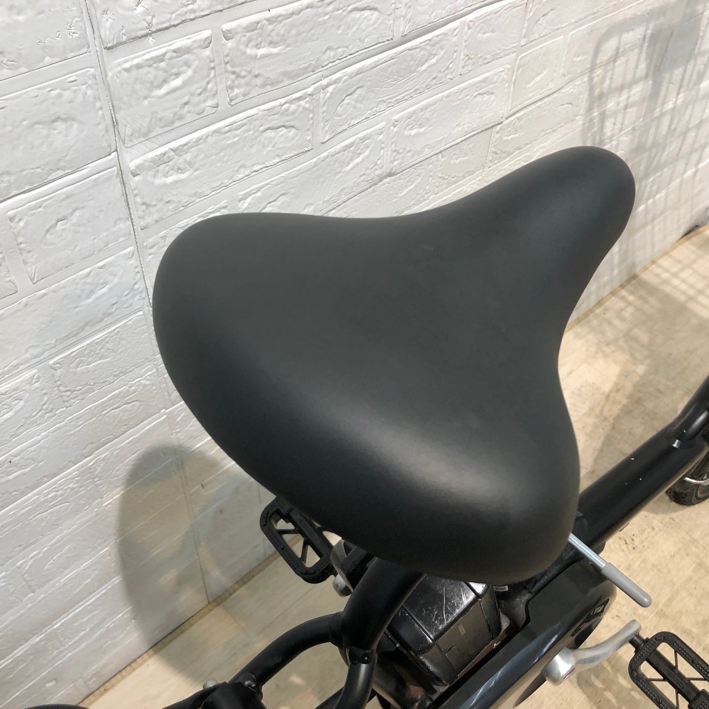 ブリヂストン アンジェリーノ プティット e ブラック 20インチ YP002【中古車】