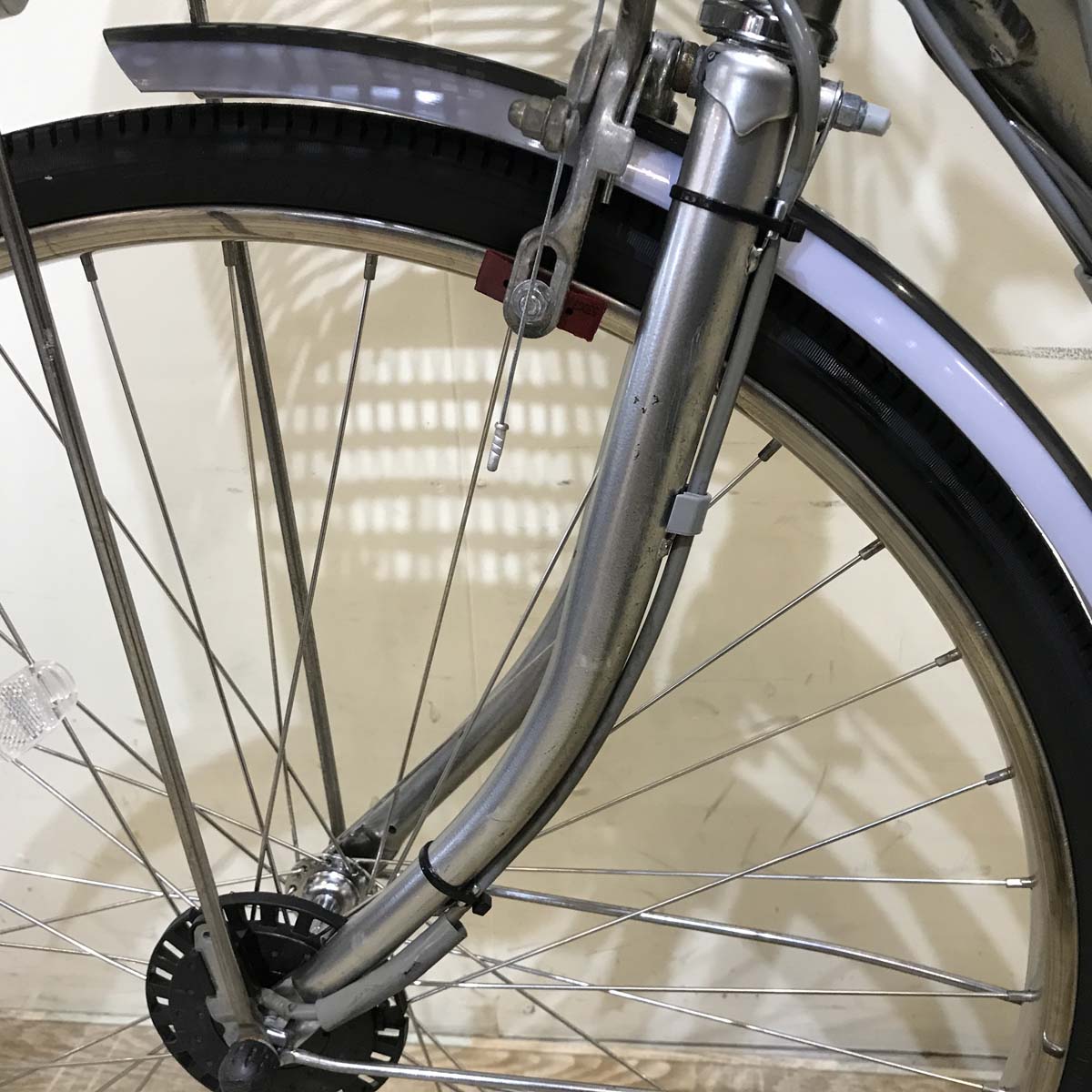 ブリヂストン アシスタ プラス シルバー 26インチ KV077【中古車