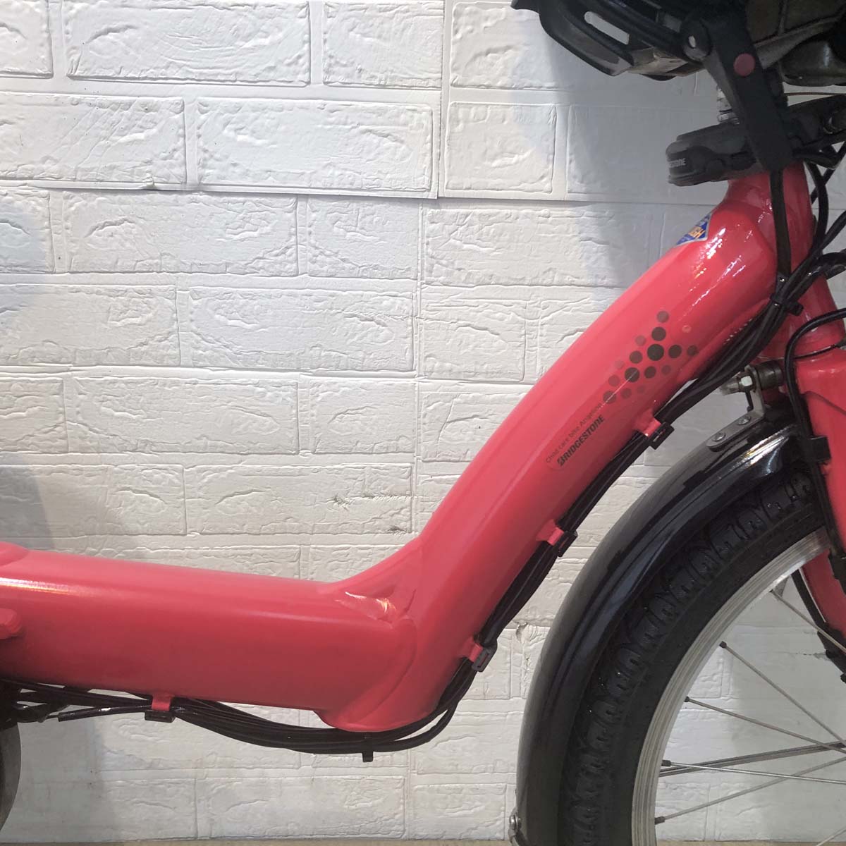 ブリヂストン アンジェリーノプティットe レッド 20インチ YG025 【中古車】