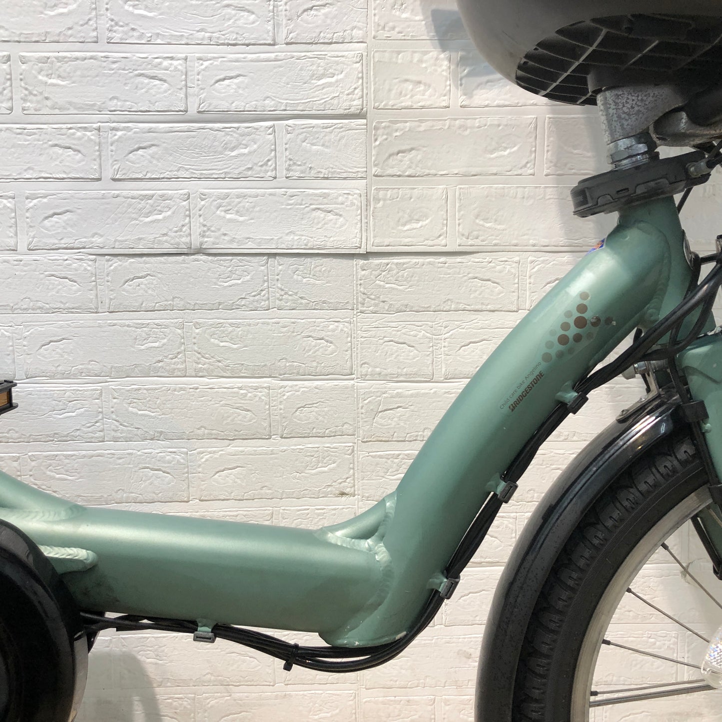 ブリヂストン アンジェリーノ プティット e グリーン 20インチ YP015【中古車】